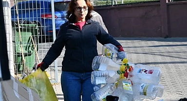 Sevgi Mahallesi'nde Geri Dönüşüm Seferberliği ile 1300 TL'lik Gıda Yardımı Sağlandı