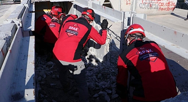 Süleymanpaşa Belediyesi Arama Kurtarma Ekibi Deprem Tatbikatında Göz Doldurdu