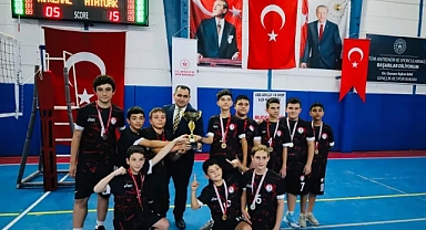 Vize Atatürk Ortaokulu, Voleybol Turnuvası'nda Kırklareli İl Birincisi Oldu