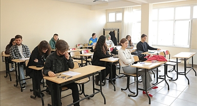 2025 ERASMUS ÖĞRENCİ HAREKETLİLİĞİ YABANCI DİL SINAVINA REKOR KATILIM