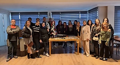 Babaeski’de Meslek Yüksekokulu Öğrencilerine Yılbaşı Sürprizi