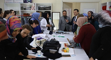 Başkan Çetin, Emek Sepeti Üretim Atölyesini Ziyaret Etti