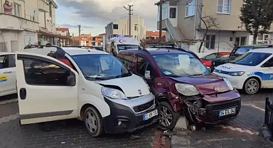 Edirne’de 2 araç çarpıştı, baba-oğul yaralandı