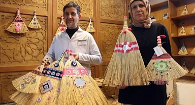 Kültürel miras taşıyıcısı, eşi ile unutulmaya yüz tutan süpürgeciliği yaşatmaya çalışıyor