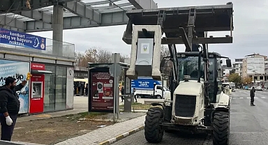 Lüleburgaz Belediyesi, Çevre Kirliliğini Önlemek İçin Yeni Küllüklü Çöp Kutularını Yerleştirdi