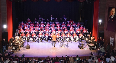 Ritmi Ahenk Topluluğu Sahne Performansı İle Büyüledi