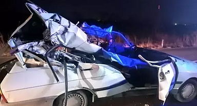 TIR'a çarpan otomobilin sürücüsü yaralandı, eşi öldü
