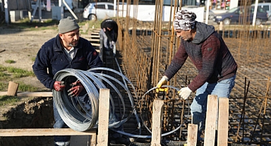 Tören Alanı Çevre Düzenlemesi ve Gençlik Merkezi Yapım Çalışmaları Sürüyor