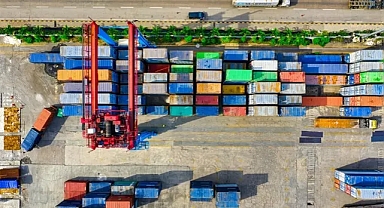 Türkiye'nin Dış Ticaret Endeksleri: İhracatta Değer Artışı, Miktarda Azalma