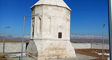 600 Yıllık Karakoyunlu Kara Yusuf Kümbeti'nin Restorasyonu Tamamlandı