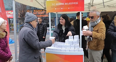 Başkan Akın, Regaip Kandili Dolayısıyla Vatandaşlara Kandil Simidi İkram Etti