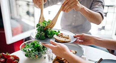 Bilmeyenler yandı! Bu 3 yiyeceği sakın dolaba atmayın 