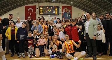 Edirnespor Kadın Voleybol Takımı Play-Off'a Yükseldi!