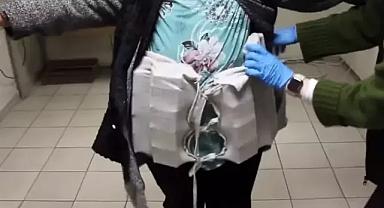 Kapıkule’de beline sardığı bezde 5 bin gümrük kaçağı ilaç ele geçirildi