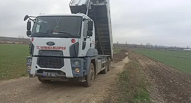Kaynarca Belediyesi'nden Ahmetbey Yolu Mevkindeki Asfalt Bağlantı Yolunda Bakım Çalışması