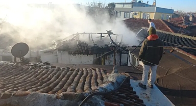 Kıyıköy'de Korkutan Yangın: Diğer Evlere Sıçramadan Söndürüldü