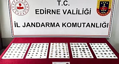 Otobüsteki yolcu üzerinde 177 sikke ele geçirildi