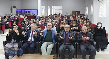 Üsküp Beldesi Umre Yolcularını Dualarla Uğurladı