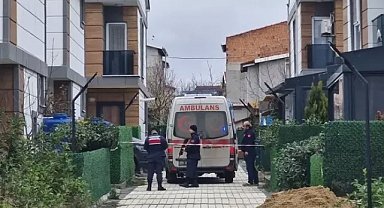 Villada anne ve kızı ölü, baba ise ağır yaralı bulundu