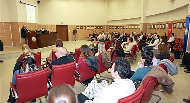 BAĞIMLILIKLA MÜCADELE UYGULAYICI EĞİTİMİNİ TAMAMLAYANLARA SERTİFİKALARI VERİLDİ