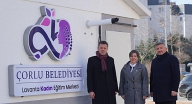 Başkan Sarıkurt Lavanta Kadın Eğitim Merkezi´ndeki Çalışmaları İnceledi