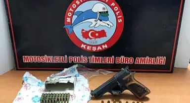 Edirne’de araçta ruhsatsız tabanca ve 44 mermi ele geçirildi
