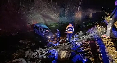Edirne'de hafif ticari araç dereye uçtu: 2 yaralı