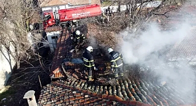 Edirne'de yangında müstakil evin çatısında hasar oluştu
