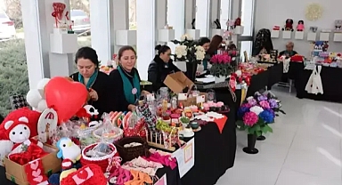 El emeği ürünlerini satan kadınlar, ev ekonomilerine katkıda bulunuyor