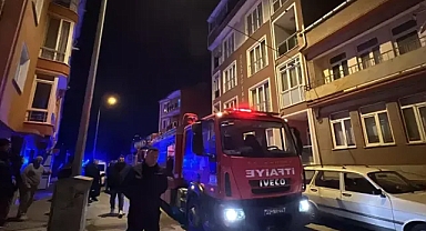 Evdeki kanepeyi ateşe verip, yangın çıkardı