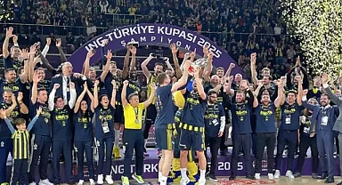 Fenerbahçe Beko, Beşiktaş Fibabanka'yı 104-81 Mağlup Ederek Kupayı Kazandı