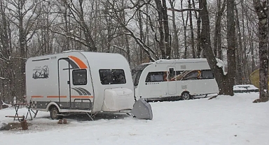 Kırklareli'nin Yüksek Kesimlerinde Karda Karavan Keyfi
