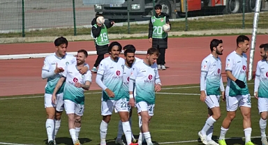 Kırklarelispor Ligin Namağlup Takımı Sarıyer'i Devirdi