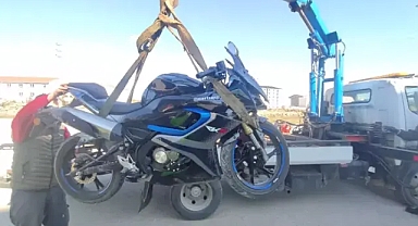 Otomobille çarpışan motosikletin sürücüsü yaralandı