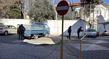 'Tapulu arazim' deyip sokağı demir bariyerle kapattı