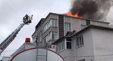 Tekirdağ'da çatı yangını büyümeden söndürüldü