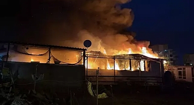 Tekirdağ'da prefabrik ev yandı