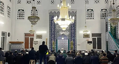 Timurtaşpaşa Camii'nde Ailece Sabah Namazı Buluşması