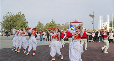 TRAKYA ÜNİVERSİTESİ ULUSLARARASI BALKAN HALK OYUNLARI FESTİVALİ BAŞLADI