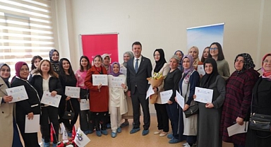 Başkan Sarıkurt`tan Kursiyerlere Sertifika	