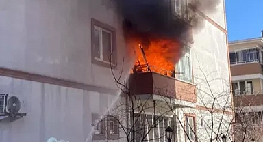 Binanın ikinci kat balkonunda çıkan yangın büyümeden söndürüldü