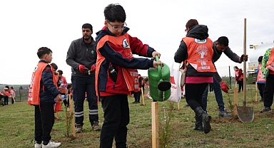 BÜYÜKŞEHİRDEN, YEŞİL BİR DÜNYA İÇİN FİDAN DİKİM ETKİNLİĞİ