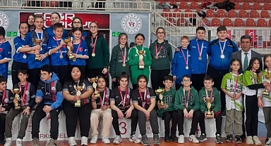 Cevizköy Ortaokulu’ndan Küçükler Floor Curling Müsabakalarında Üstün Performans