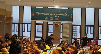 Çorlu`da Ramazan Bereketi Salonlardan Taştı