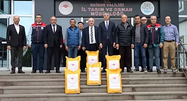 Edirne'de üreticilere yüzde 75 devlet destekli yerli hibrit ayçiçeği tohumu dağıtıldı