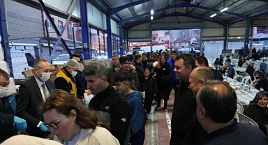 Geleneksel İftar Sofrası Bu Kez Pazar Yerinde Kuruldu