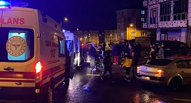 Kaldırıma çarpan otomobilde 2 kişi yaralandı