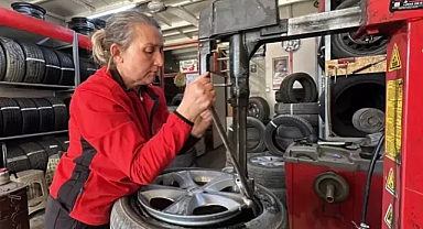 Kanseri yenen Remziye, lastik tamirciliği yapıyor