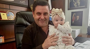 Kıyıköy Belediye Başkanı İsmail Özen’den Minik Ziyaretçiye Sıcak Karşılama