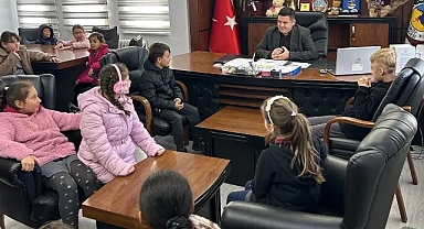 Kıyıköy Belediye Başkanı İsmail Özen, Minik Öğrencileri Ağırladı